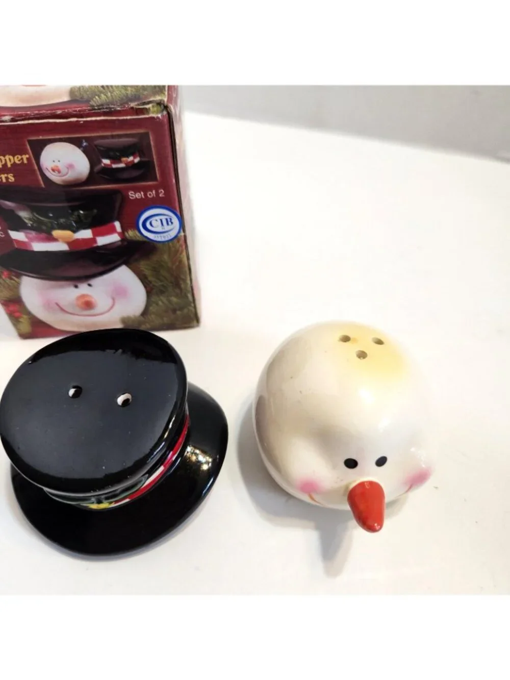Snowman Christmas Stacking Salt & Pepper Shakers Head & Top Hat Carrot Nose READ